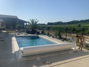 Volet et bâche piscines Bordeaux : bache à barre & volets pour piscine autour de Bordeaux