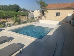 Volet et bâche piscines Bordeaux : bache à barre & volets pour piscine autour de Bordeaux