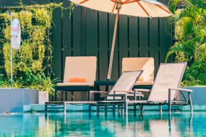 Mobilier extérieur de piscine Bordeaux : éclairage et mobilier extérieur en Gironde